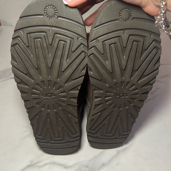 Ugg Bailey Button Triple II Boot - Picture 8 of 8